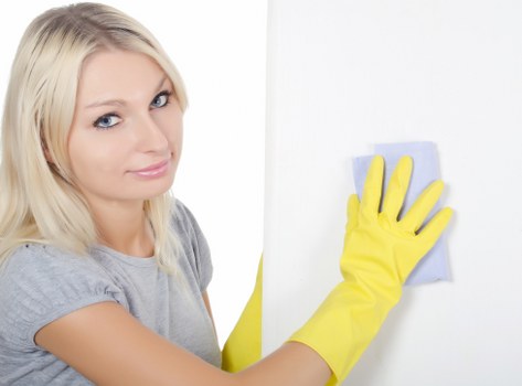 Office cleaning for desks, floors, and meeting rooms in W3